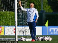 开云体育登录-佛罗伦萨新援表现出色，被誉为战术核心的简单介绍