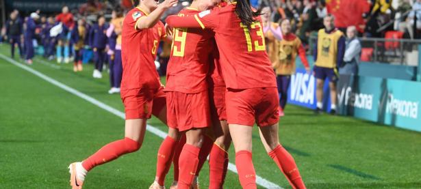 开云体育官方入口-关于争夺冠军女足比赛场面观众情绪高涨的信息