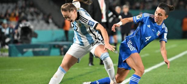 开云体育官网-包含布基纳法索女足队备战国际杯的词条