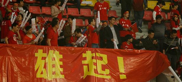 开云体育网页版入口-湖南郴州队全队奋勇杀入对手内线，勇夺胜利