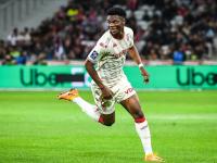 关于法甲冠军之争：里昂英雄无助，连战告捷的信息