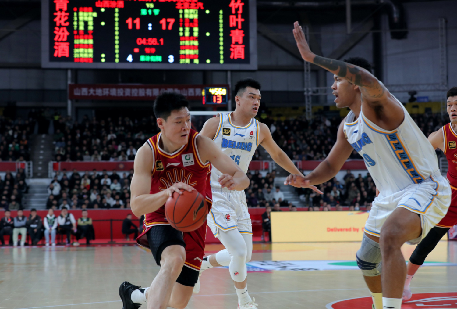 刺激对决:新疆篮球队实现激烈反击 刺激对决:新疆篮球队实现激烈反击