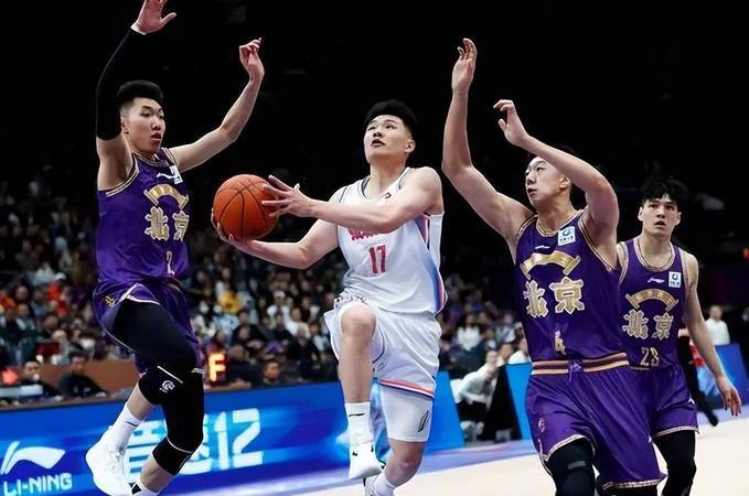 比赛精彩绝伦,球场烽火连天波澜不惊的简单介绍 比赛精彩绝伦,球场烽火连天波澜不惊的简单介绍