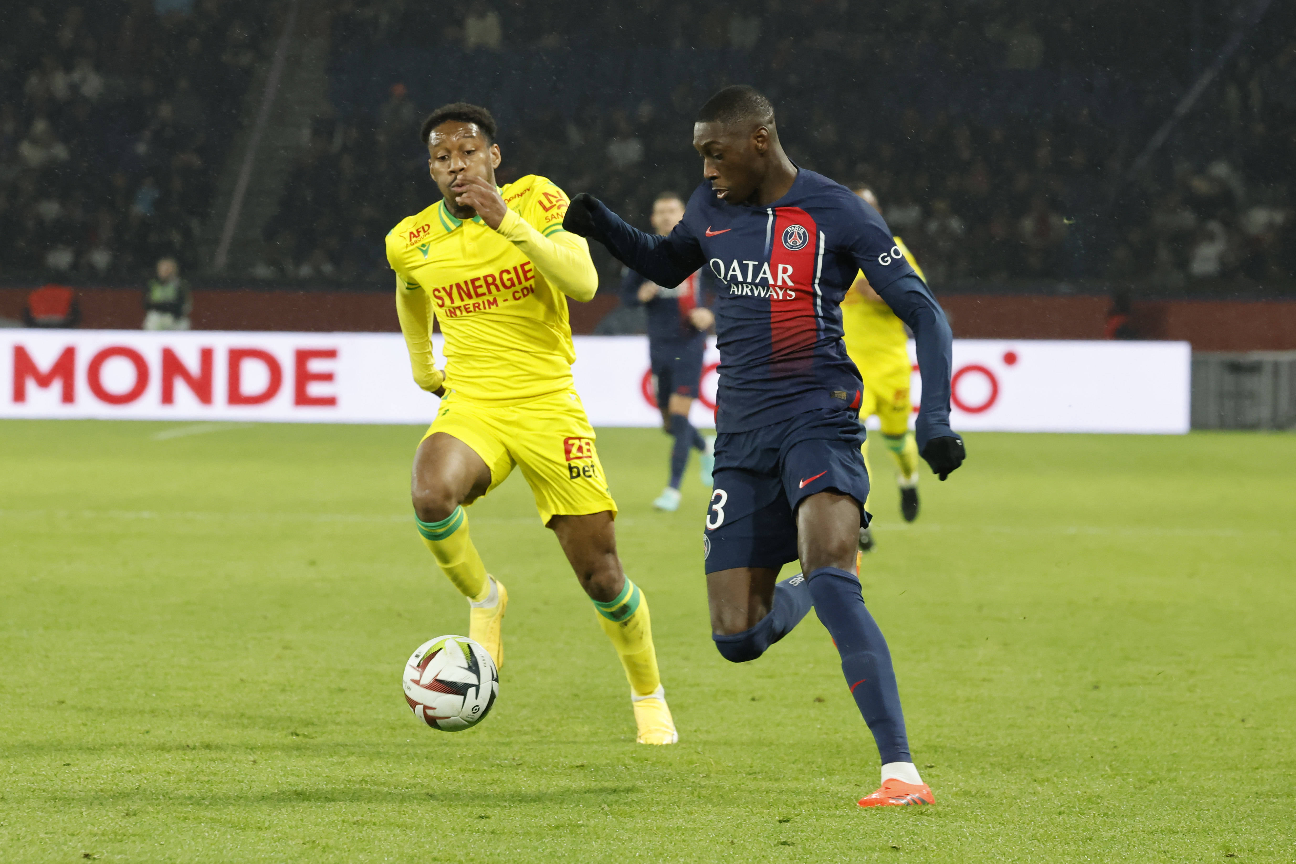 包含里尔主场大胜,继续积分榜领跑的词条 包含里尔主场大胜,继续积分榜领跑的词条