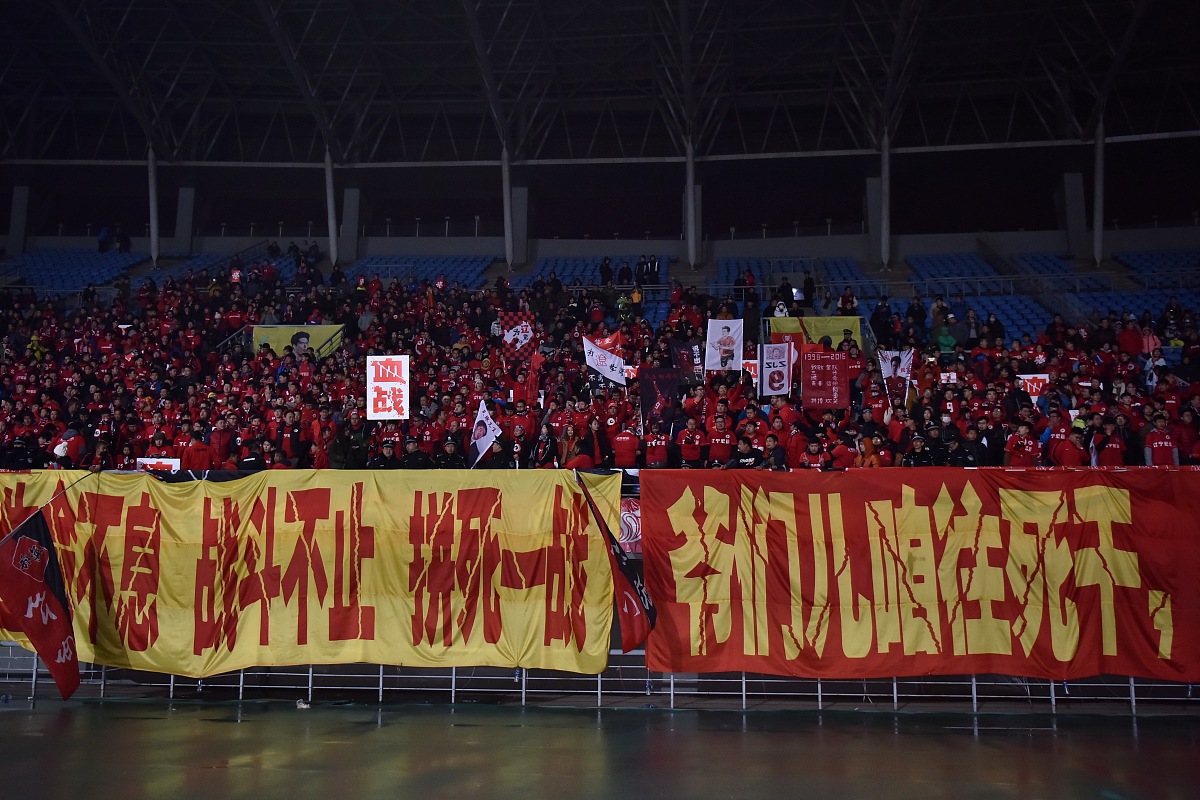 惊险绝杀时刻为球队取得最后胜利 惊险绝杀时刻为球队取得最后胜利