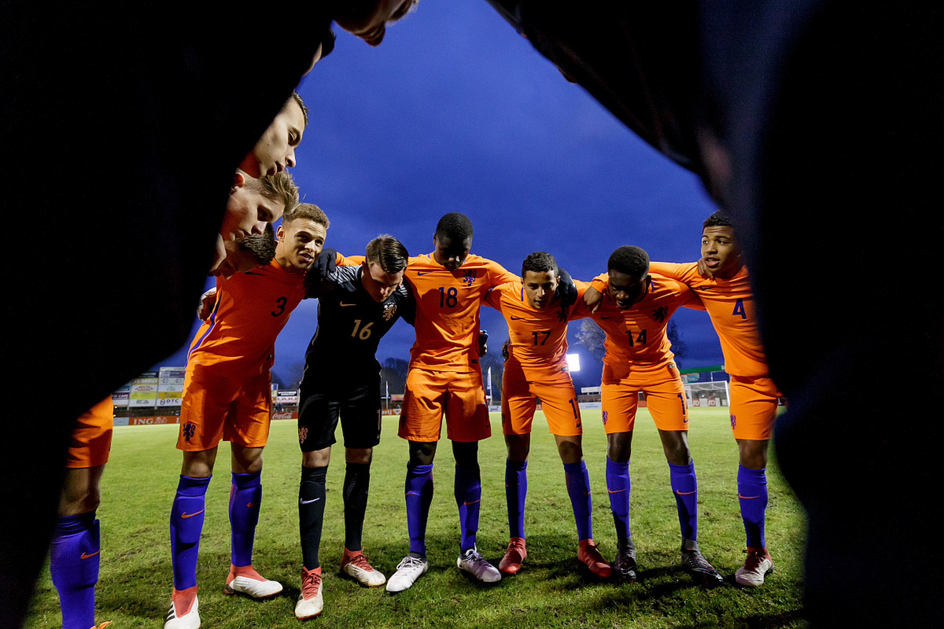 一场足球比赛中队员表现出色 一场足球比赛中队员表现出色