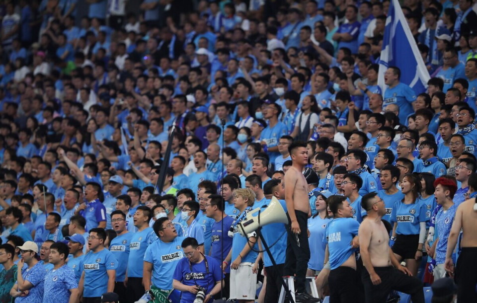 陕西男篮主场助威,球迷气势如虹 陕西男篮主场助威,球迷气势如虹