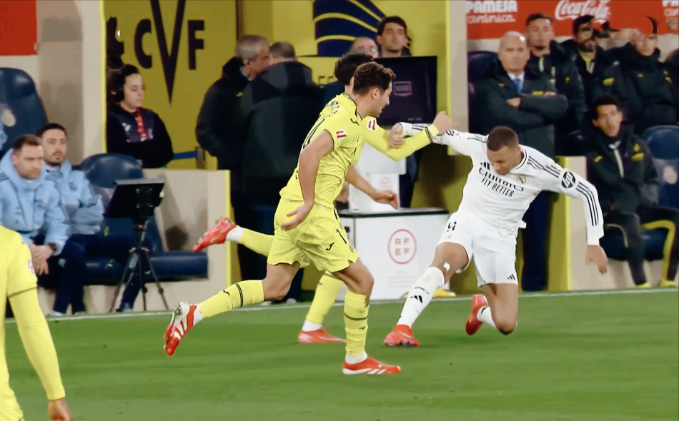 皇马战术设定不当,遭到对手反击 皇马战术设定不当,遭到对手反击