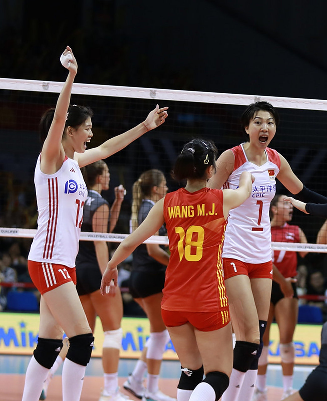 包含小组排球比赛接连惊险悬念未解的词条 包含小组排球比赛接连惊险悬念未解的词条