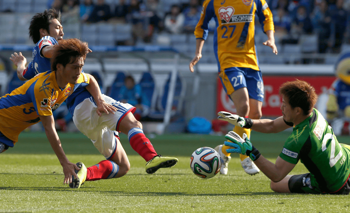 足球赛场上掀起热潮,风头无两 足球赛场上掀起热潮,风头无两