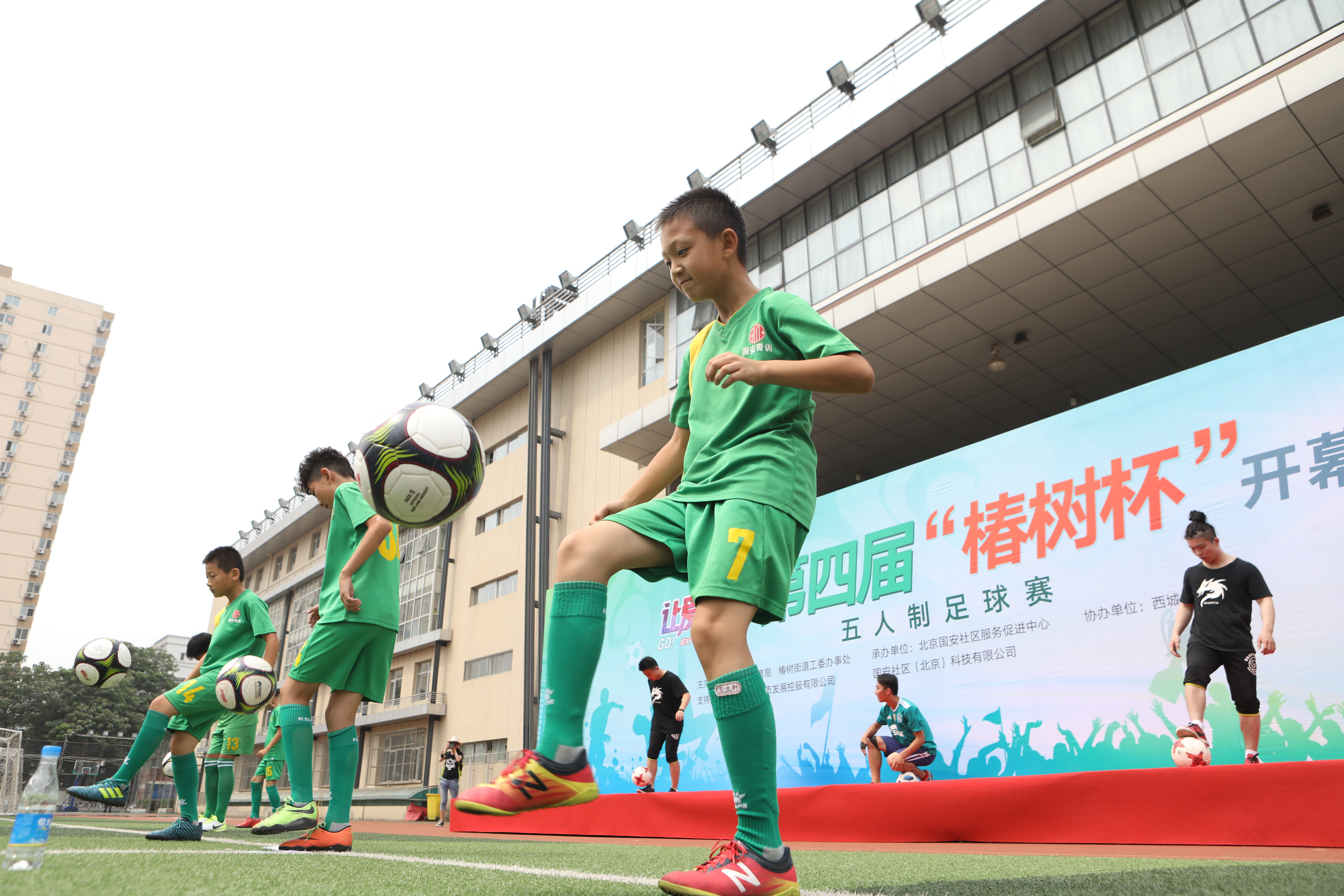 包含坚守荣誉:欧洲足球冠军争夺赛情不自禁的词条 包含坚守荣誉:欧洲足球冠军争夺赛情不自禁的词条