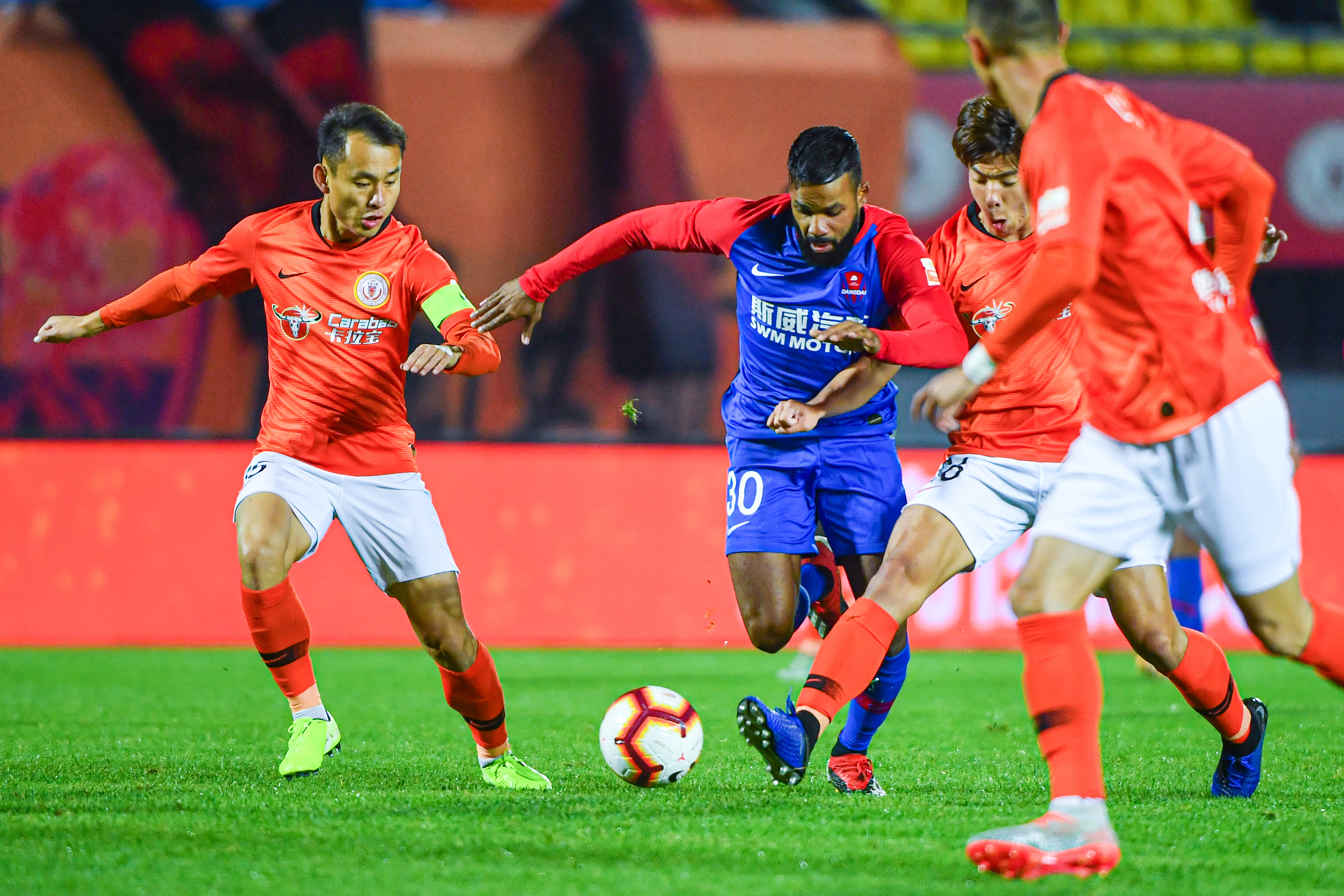 梅因茨踢出精彩进攻,逆转战胜对手保级希望 梅因茨踢出精彩进攻,逆转战胜对手保级希望