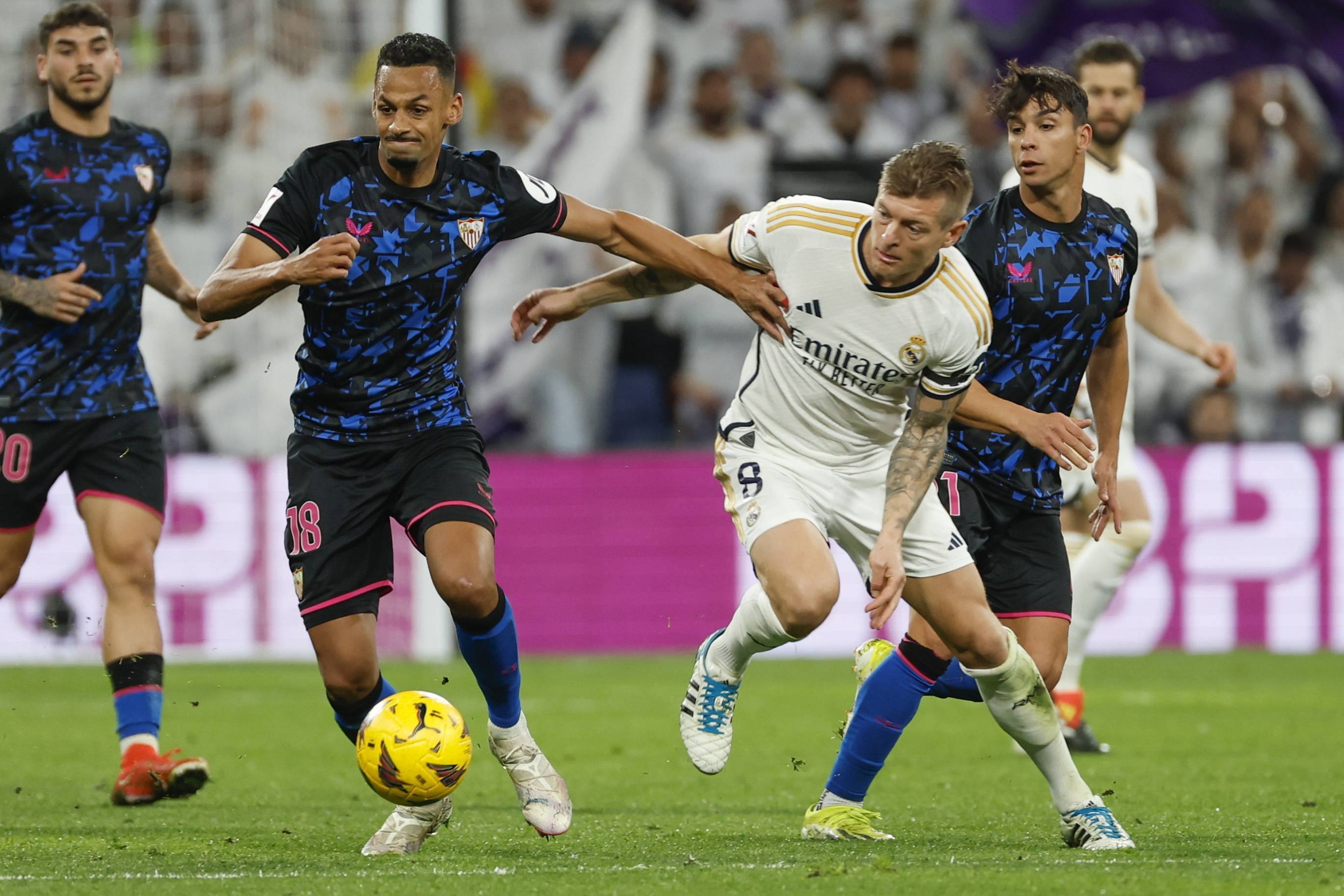 塞维利亚前锋破门,帮助球队逆转比赛 塞维利亚前锋破门,帮助球队逆转比赛