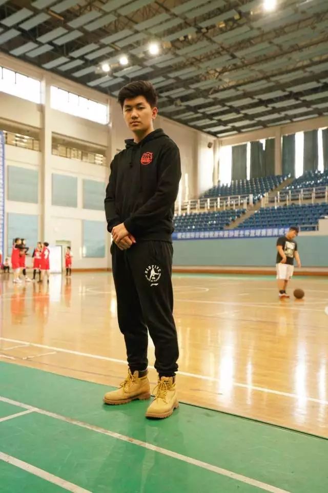 精妙篮球战术指导,球队备战实力过硬的简单介绍 精妙篮球战术指导,球队备战实力过硬的简单介绍