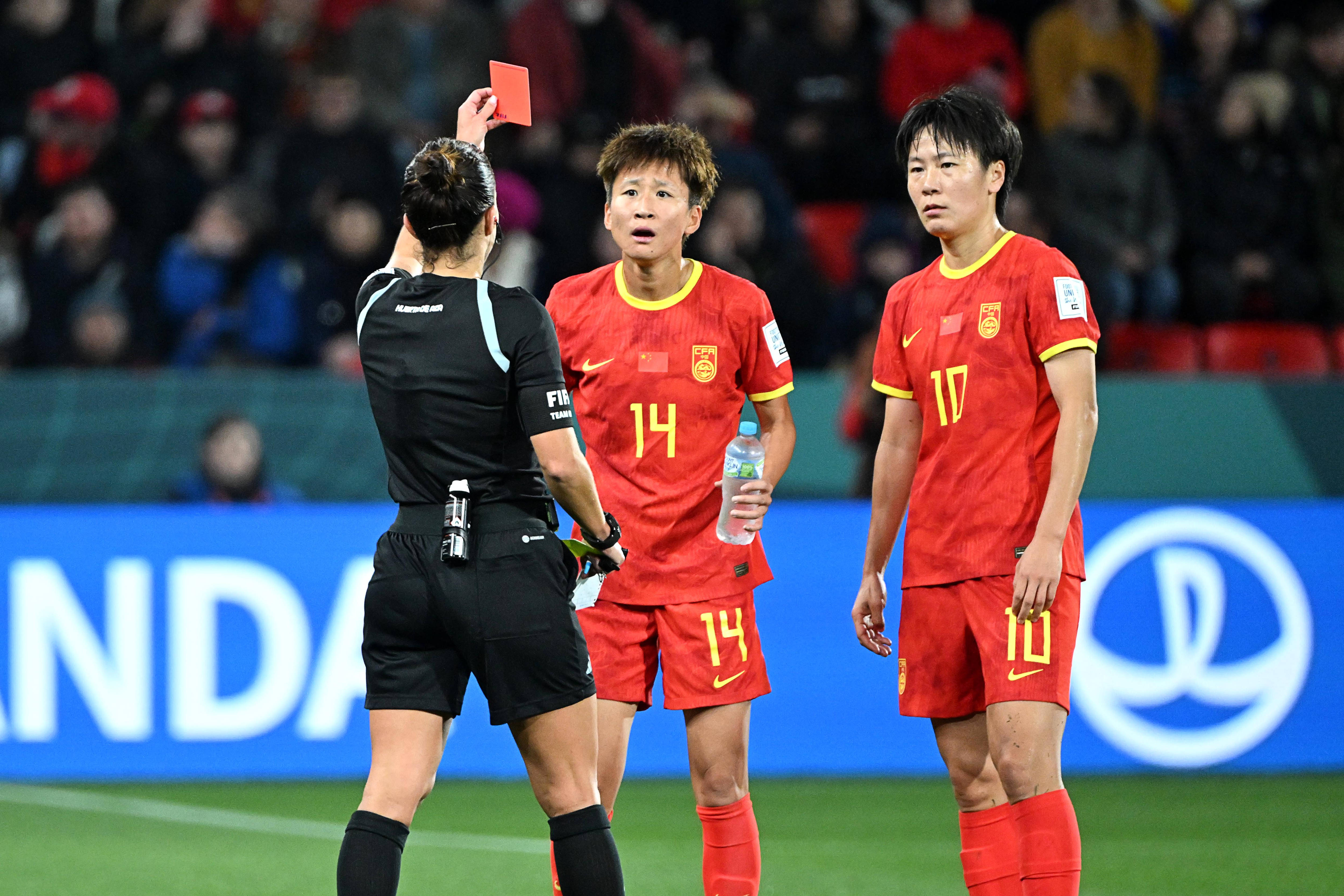 中国女子足球队在比赛中取得胜利 中国女子足球队在比赛中取得胜利