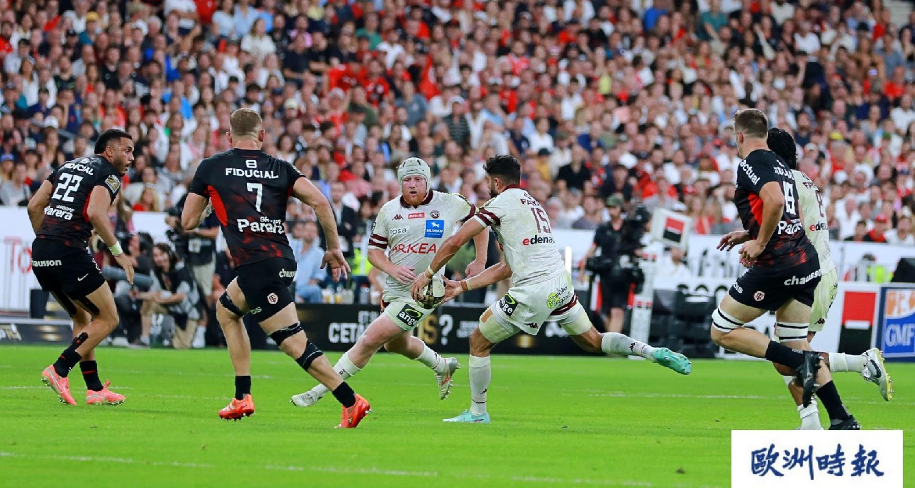 法国队携手晋级半决赛瞄准冠军 法国队携手晋级半决赛瞄准冠军