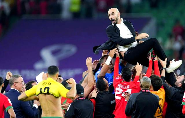 法国队携手晋级半决赛瞄准冠军 法国队携手晋级半决赛瞄准冠军