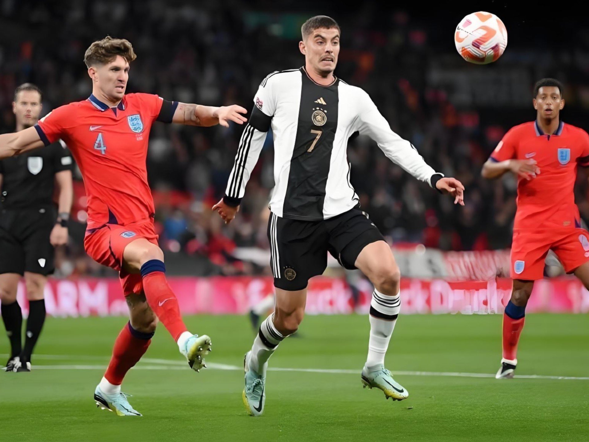 英格兰客场战胜罗马尼亚,实力雄厚 英格兰客场战胜罗马尼亚,实力雄厚