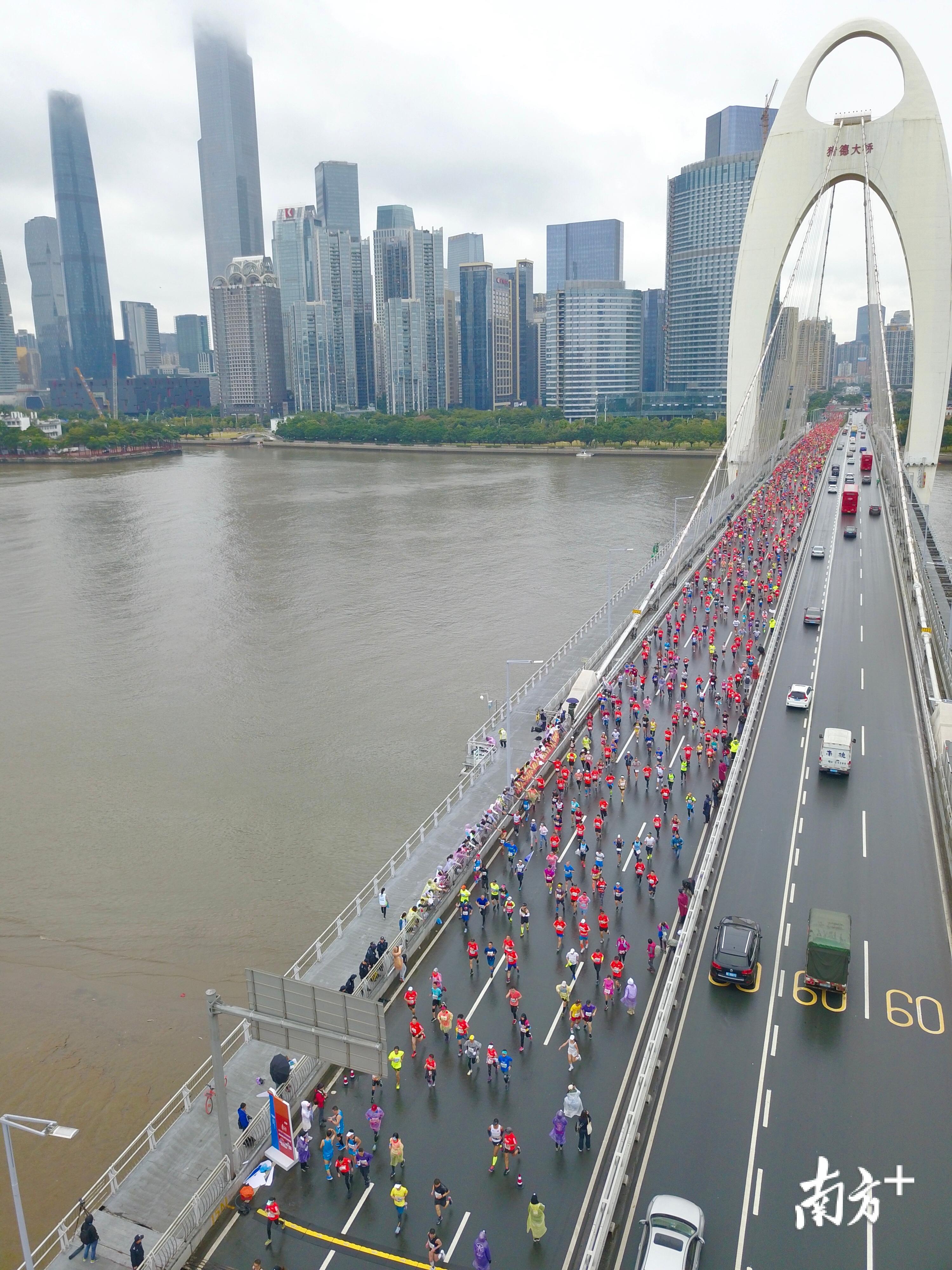 摩洛哥马拉松选手以惊人速度冲线,夺冠的简单介绍 摩洛哥马拉松选手以惊人速度冲线,夺冠的简单介绍